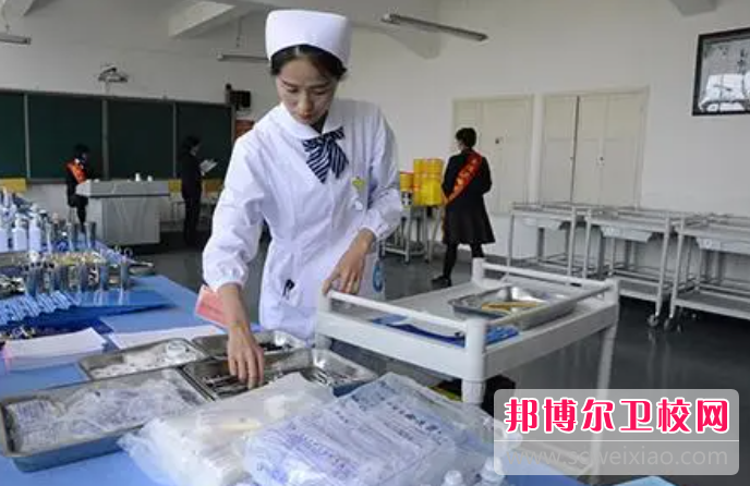 云南2023年女生上護(hù)理學(xué)校學(xué)什么好