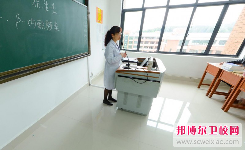 陜西2024年女生在護(hù)理學(xué)校學(xué)什么好
