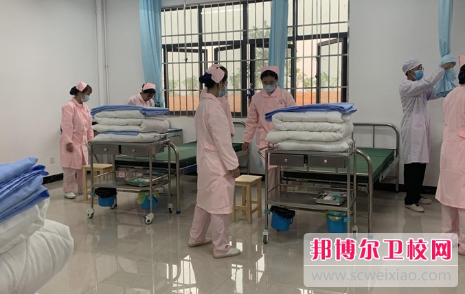 四川2025年女生在護(hù)理學(xué)校學(xué)什么好