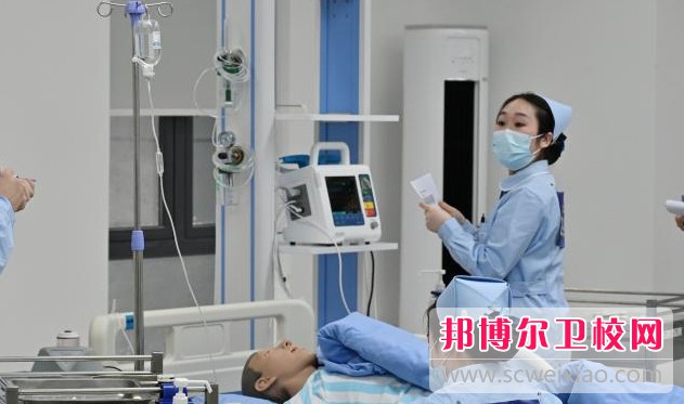 四川2025年護(hù)理學(xué)校是中專還是大專