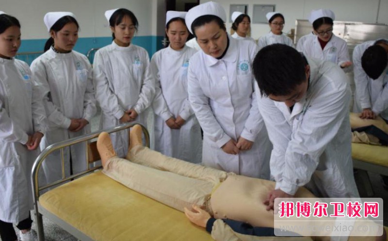四川2025年護(hù)理學(xué)校和職高哪個(gè)好