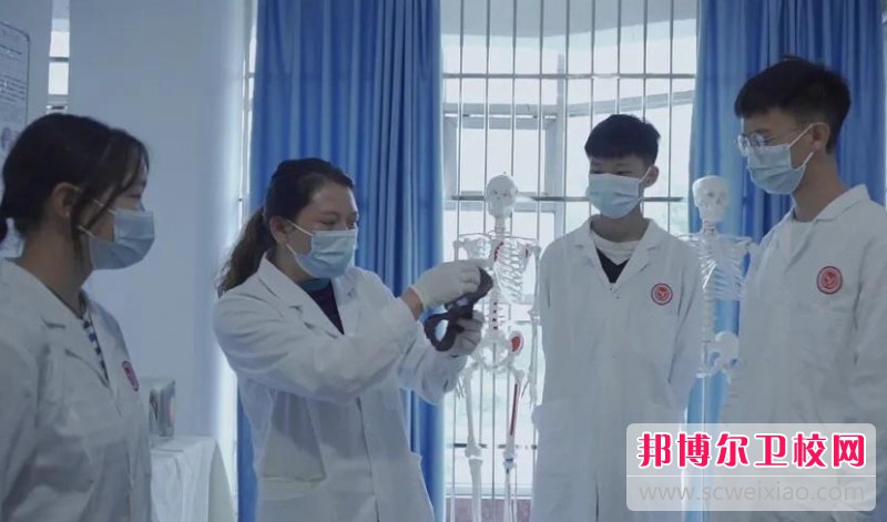 四川2025年護理學校讀幾年