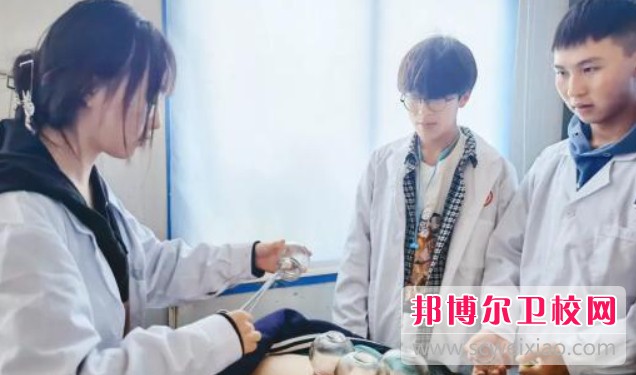 四川2025年去讀護(hù)理學(xué)校學(xué)什么對以后好一點(diǎn)