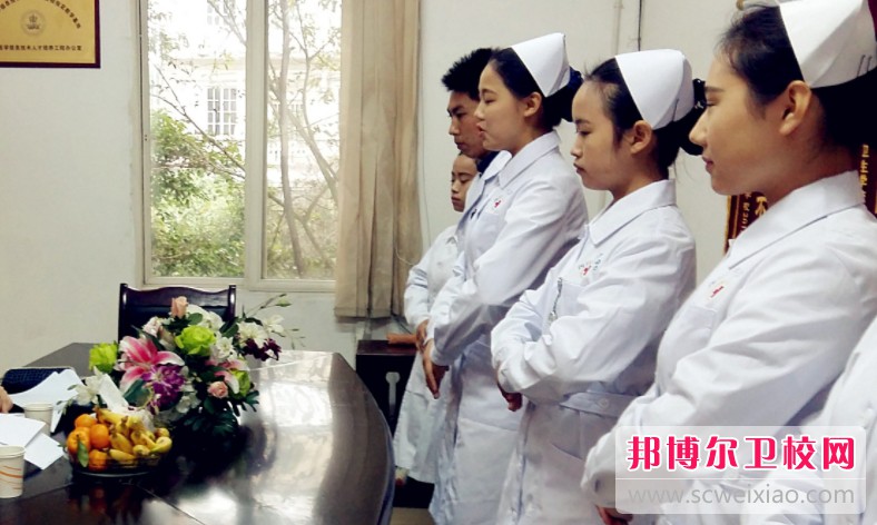 四川2025年職高好還是護(hù)理學(xué)校好