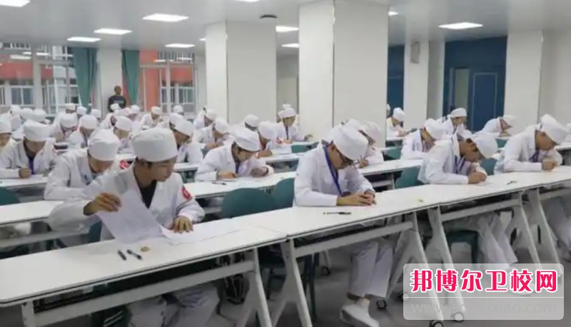 四川2025年護(hù)理學(xué)校畢業(yè)好不好找工作